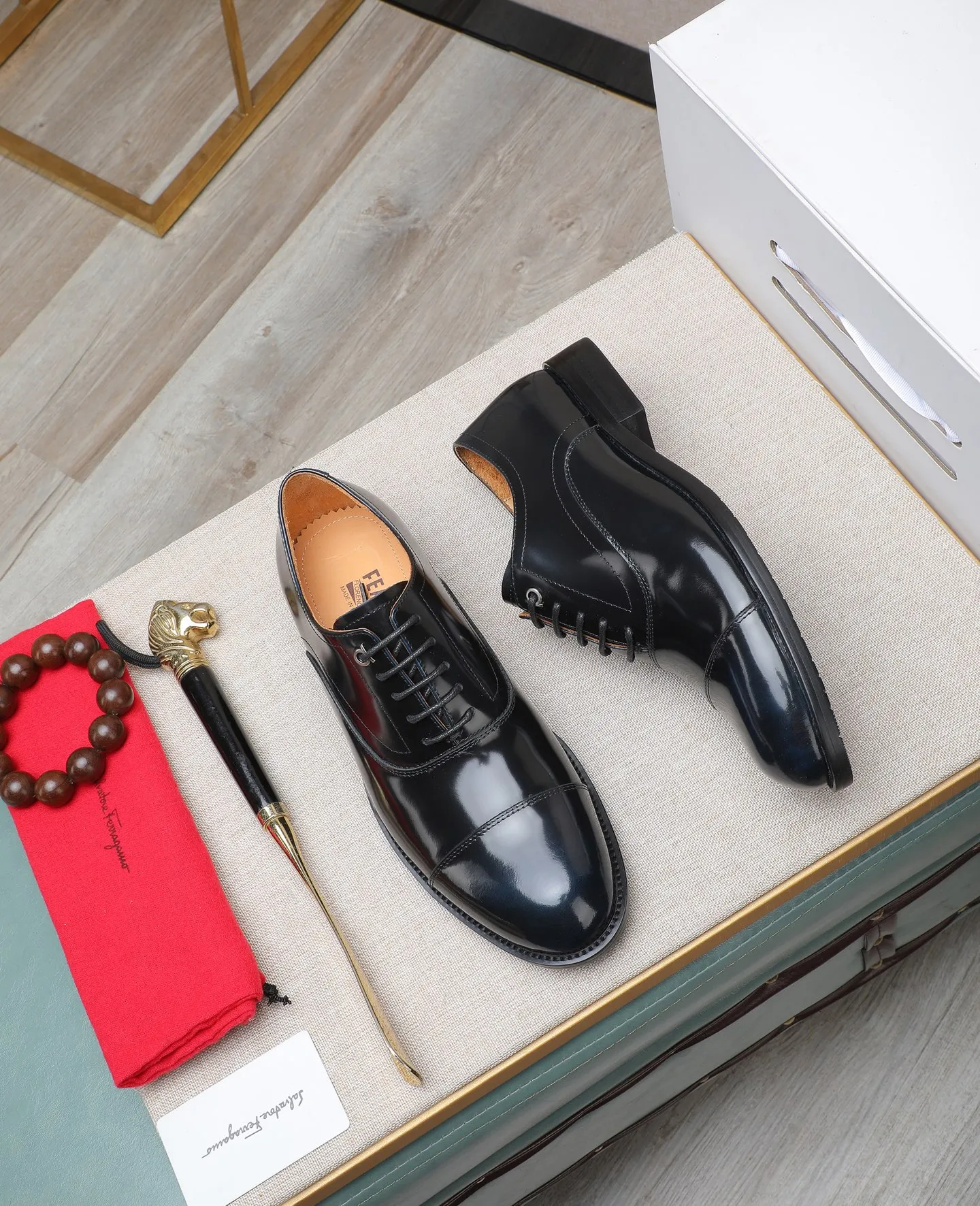 Men's shoes 💰540📛📛 (water-dyed cow lining) Salvatore Ferragamo high-end (Salvatore Ferragamo) is the world's top luxury footwear brand, coming from the fashion kingdom of Italy. It is famous all over the world for its traditional handmade design and novel styles... 🚶🏻🚶🏻New suit shoes are available simultaneously at the counter. This model is made of pure handmade imported Italian calfskin ➕soft water-dyed cowhide lining Original authentic outsole🌀🌀Size: 38➖44 (45 46 customized)